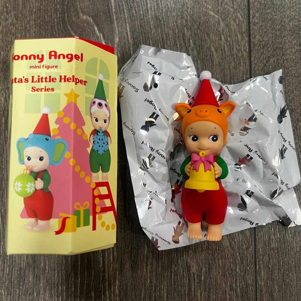 Brand NEW Sonny Angel Santa’s little helper Series mini figure - pig - Picture 2 of 3